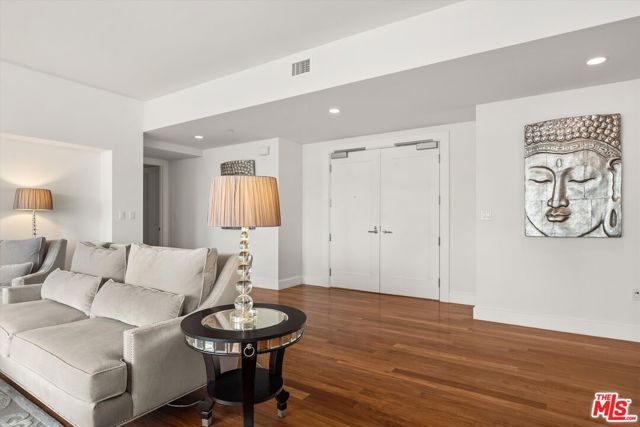 1 W Century Drive, Los Angeles CA: https://media.crmls.org/mediaz/cc55a596-02f1-419d-8127-d478872e71d3.jpg