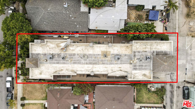 1837 18th Street, Santa Monica CA: https://media.crmls.org/mediaz/cc562001-2138-4f0d-acb7-ea1c0a696360.jpg