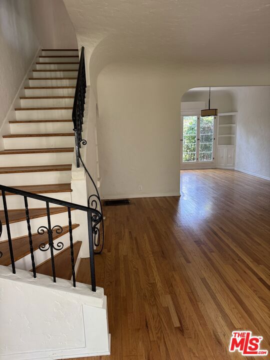 7917 Norton Avenue, West Hollywood CA: https://media.crmls.org/mediaz/cc564ab3-032b-4160-a57f-732bd68c26d4.jpg