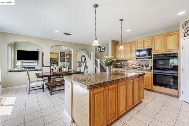2480 Stanford Way, Antioch CA: https://media.crmls.org/mediaz/cc56be47-a04e-472a-8994-c4620f725342.jpg