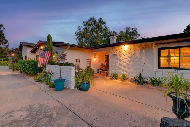 13555 Sagewood Dr, Poway CA: https://media.crmls.org/mediaz/cc5761e3-202c-4ca6-a1d7-38a9e5fa3264.jpg