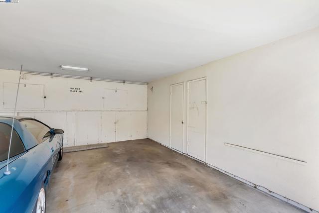 2274 Peacock Pl, Union City CA: https://media.crmls.org/mediaz/cc57c89f-689e-4019-bdab-a6de1a58c78b.jpg