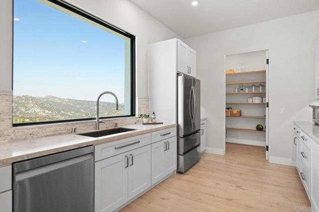 573 Lilac Ranch Rd, Alpine CA: https://media.crmls.org/mediaz/cc57dad5-0bba-4820-b4dc-2fdcd6809615.jpg