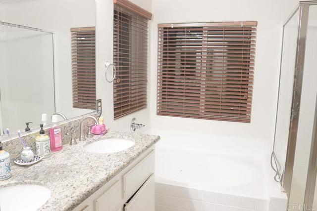 Image 17 of 25 For 25519 Cinnamon Creek Circle