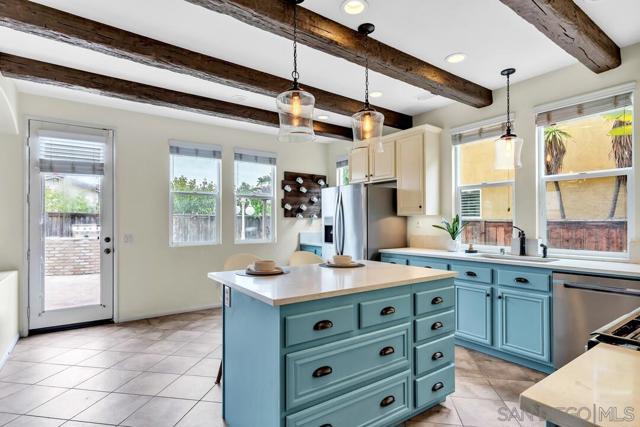 1531 Quiet Trail Dr, Chula Vista CA: https://media.crmls.org/mediaz/cc589f54-5676-4e5d-bf0a-ebaba1f1ef9b.jpg