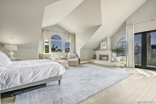 5305 La Crescenta, Rancho Santa Fe CA: https://media.crmls.org/mediaz/cc5a92aa-fb4f-4ece-abc7-b29376305393.jpg