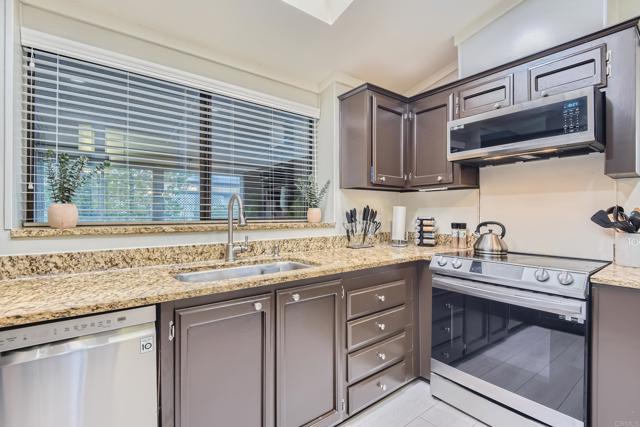 Detail Gallery Image 8 of 34 For 8975 Lawrence Welk Dr #389,  Escondido,  CA 92026 - 2 Beds | 2 Baths