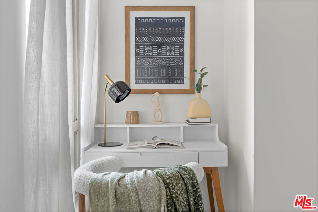 https://media.crmls.org/mediaz/cc5aa73a-cc71-4a0f-97b6-c4809dcfa5d4.jpg?preset=X-Large