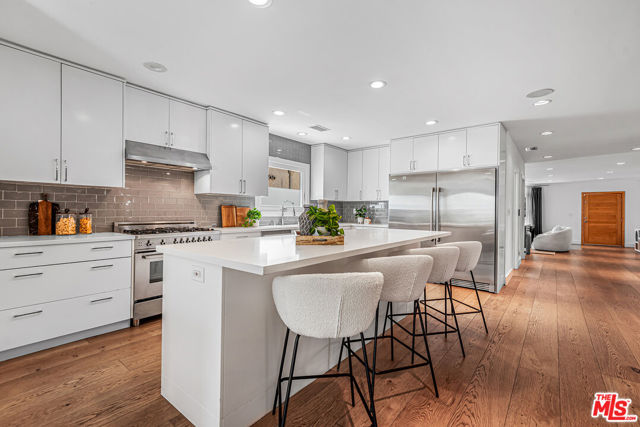 574 N Plymouth Boulevard, Los Angeles CA: https://media.crmls.org/mediaz/cc5ba375-4ac8-4cf1-b620-ad7a7c311fc1.jpg