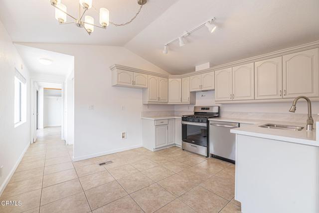 Detail Gallery Image 9 of 42 For 1647 Winn Ct, Pomona,  CA 91768 - 2 Beds | 2 Baths