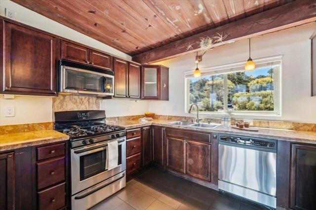 152 Mar Vista Drive, Monterey CA: https://media.crmls.org/mediaz/cc5bc35a-4836-4d5b-a602-847f34e85080.jpg