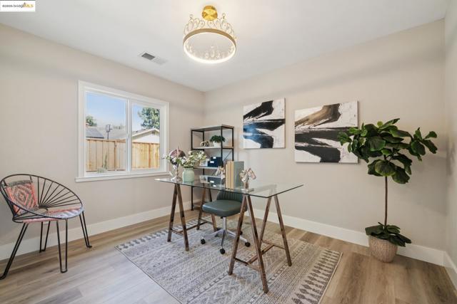 1555 Terry Way, Pleasant Hill CA: https://media.crmls.org/mediaz/cc5c02f3-17ab-4ebd-b166-59c2a2102149.jpg