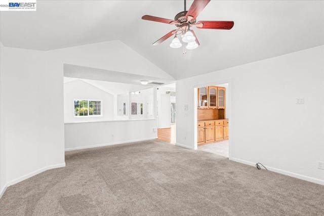 27000 S Hillview St, Tracy CA: https://media.crmls.org/mediaz/cc5c2427-2d9f-4f6d-a140-ab7fd580ac8a.jpg