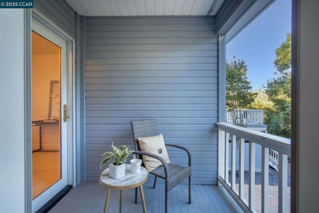 33 Altamount Drive, Orinda CA: https://media.crmls.org/mediaz/cc5c6e4f-f5a0-44e4-8e39-ed3478dbdc82.jpg