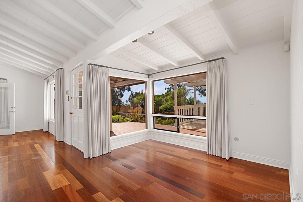 573 Amphitheatre Dr - photo 9