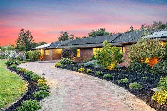 20811 Norada Court, Saratoga CA: https://media.crmls.org/mediaz/cc5d215a-9998-4e0b-b300-7ecabb87edca.jpg