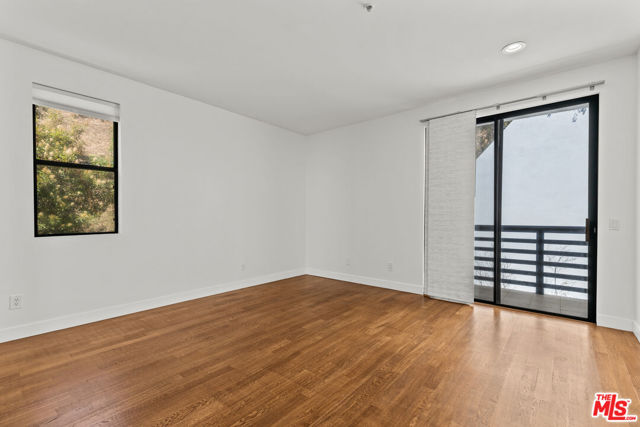 2646 Rinconia Drive, Los Angeles CA: https://media.crmls.org/mediaz/cc5d8e3b-b8b0-4828-bc22-da14b75a49f3.jpg