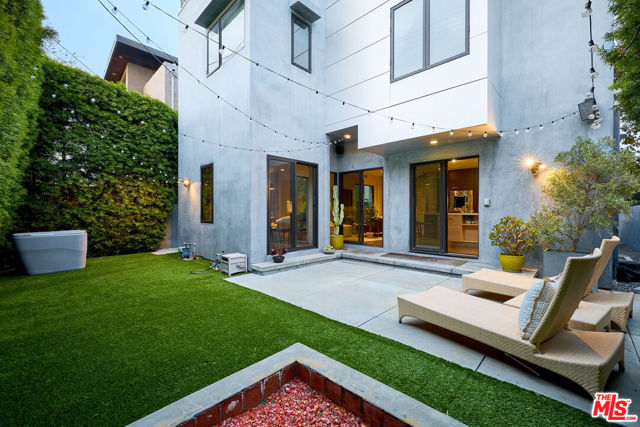 2329 Clement Avenue, Venice CA: https://media.crmls.org/mediaz/cc5f8120-47f8-45ac-a641-2f685e04219f.jpg