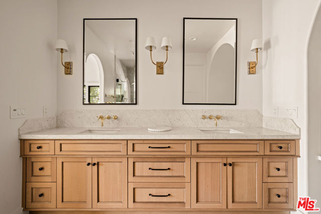 459 N Crescent Heights Boulevard, Los Angeles CA: https://media.crmls.org/mediaz/cc5f81a2-bb6b-45ec-aab2-b2b6af7d5837.jpg