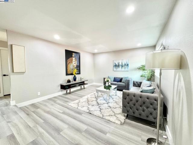 20595 Center St, Castro Valley CA: https://media.crmls.org/mediaz/cc605598-f4ce-419b-80f2-1b1e6269827b.jpg