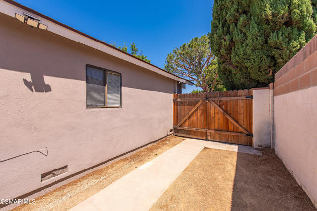 3268 Hilldale Avenue, Simi Valley CA: https://media.crmls.org/mediaz/cc607bc3-fef5-4fd7-a7ae-ddce33448025.jpg