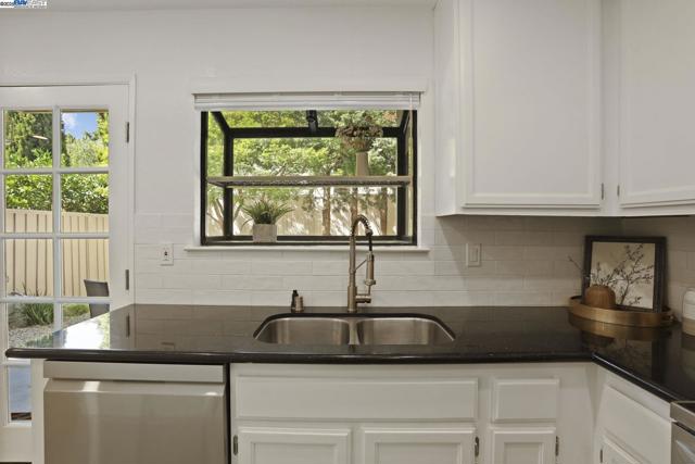 7650 Arbor Creek Cir, Dublin CA: https://media.crmls.org/mediaz/cc610eae-3aae-4a34-a61f-1c658445a4e3.jpg