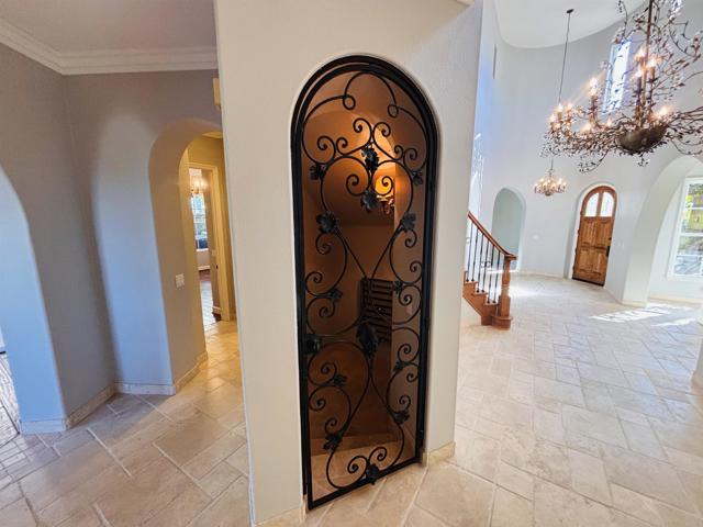 Detail Gallery Image 13 of 58 For 11596 Parkhurst Square, San Diego,  CA 92130 - 6 Beds | 6/1 Baths