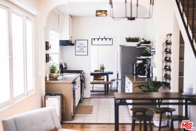 1277 W West Boulevard, Los Angeles CA: https://media.crmls.org/mediaz/cc612b0a-1e0e-4e37-a5b8-aaa4be977ee0.jpg