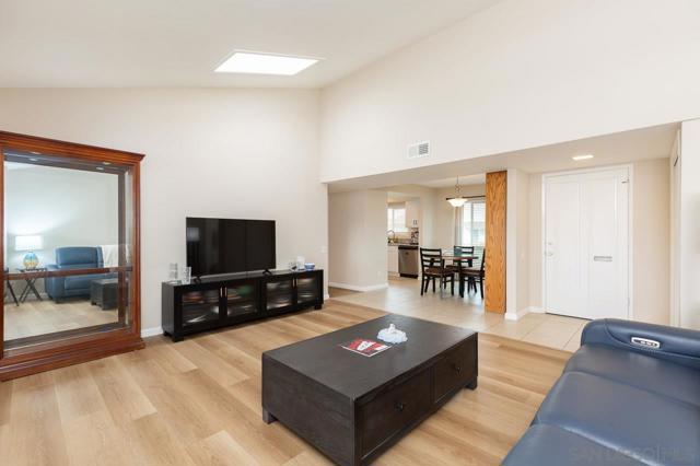 3660 Vista Campana N, Oceanside CA: https://media.crmls.org/mediaz/cc612c24-9970-40bd-98d3-36cb464494d0.jpg