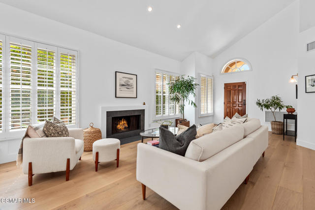 4799 Canterbury Street, Westlake Village CA: https://media.crmls.org/mediaz/cc61b61a-d19e-4580-bf07-d9ee9a0072b8.jpg