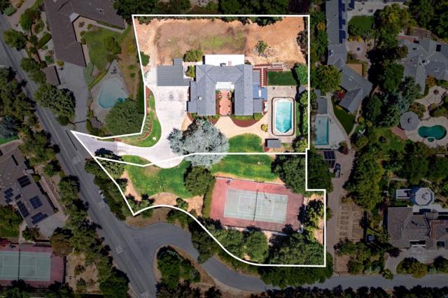 730 Mora Drive, Los Altos CA: https://media.crmls.org/mediaz/cc61ea78-e019-4b90-9be1-1a337fc3face.jpg