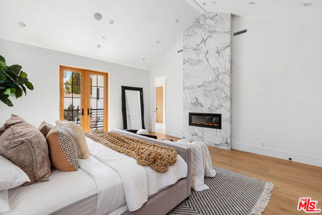 2565 Patricia Avenue, Los Angeles CA: https://media.crmls.org/mediaz/cc623740-9659-41d3-9b04-8e407a942591.jpg