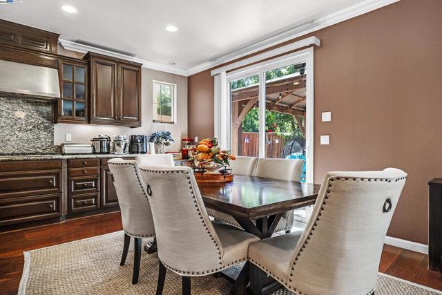 6232 Murdock Way, San Ramon CA: https://media.crmls.org/mediaz/cc62a241-fea1-48f5-bbaf-d2461a14f978.jpg
