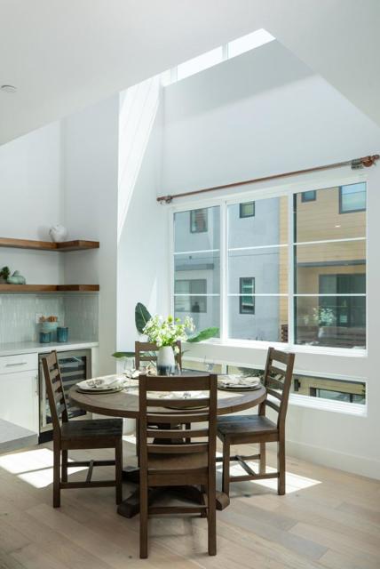 15117 Shore Drive, Los Gatos CA: https://media.crmls.org/mediaz/cc62a7d6-bf51-4a14-abbb-135236539918.jpg