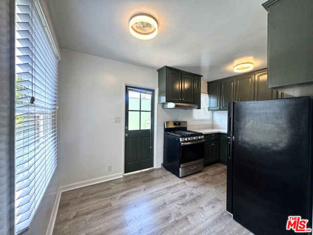5153 Overland, Culver City CA: https://media.crmls.org/mediaz/cc62be01-2e19-4ae0-8035-17931cc98950.jpg