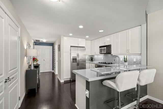 555 Front St, San Diego CA: https://media.crmls.org/mediaz/cc63281a-36d1-4dd5-afcf-0ea8ca7b26a9.jpg