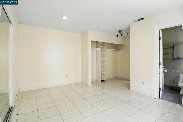 9121 Eaglepoint Ln, Stockton CA: https://media.crmls.org/mediaz/cc63993d-4456-47de-9387-89e83128327e.jpg