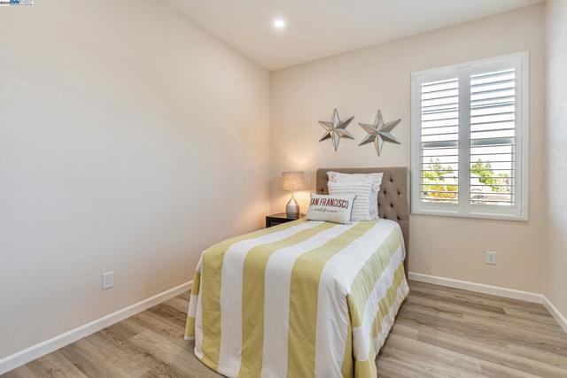 5801 Flora Cmn, Livermore CA: https://media.crmls.org/mediaz/cc63bbe3-0e99-4d7f-9a2d-beb31c2f1d6e.jpg