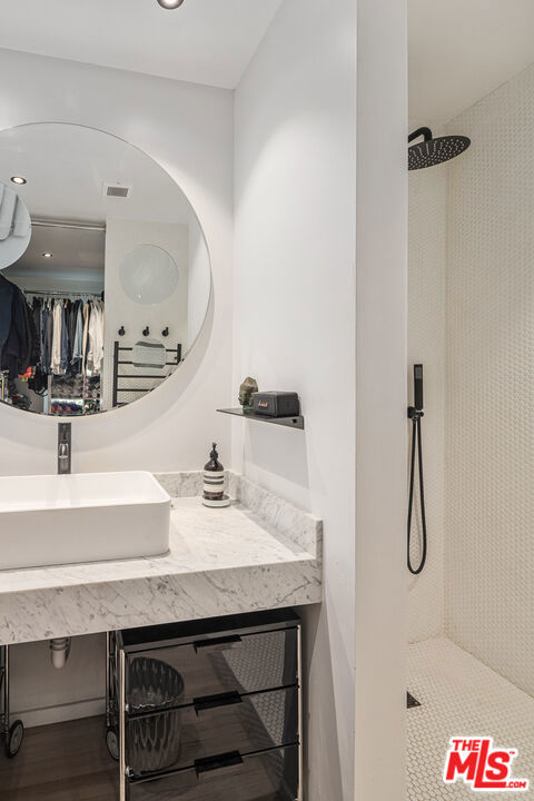 814 Angelus Place, Venice CA: https://media.crmls.org/mediaz/cc63d2a7-77a8-4922-a808-15bb115dfc59.jpg