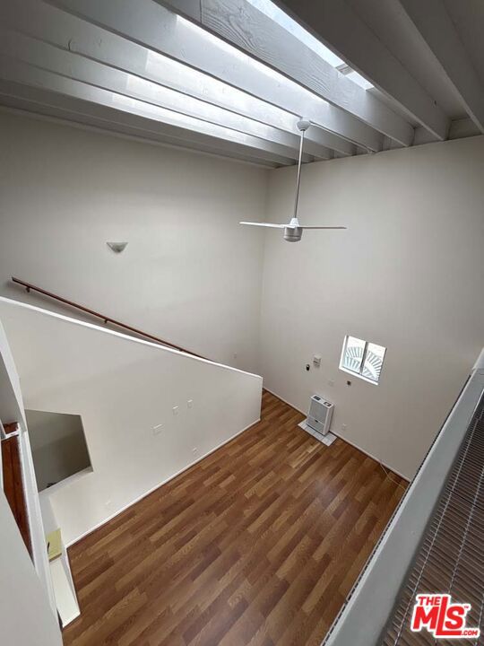 915 Broadway Street, Venice CA: https://media.crmls.org/mediaz/cc640957-9392-4747-b998-fb8cde6f1cfb.jpg