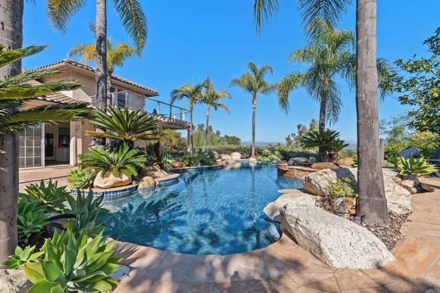 2034 Ridgecrest Place, Escondido CA: https://media.crmls.org/mediaz/cc643706-7825-4d78-87bf-99b489577fef.jpg