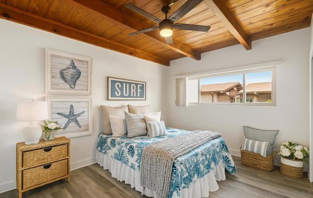 519 Stratford Ct, Del Mar CA: https://media.crmls.org/mediaz/cc644f21-cdc9-4f4d-b5af-6a5be8ed6eab.jpg