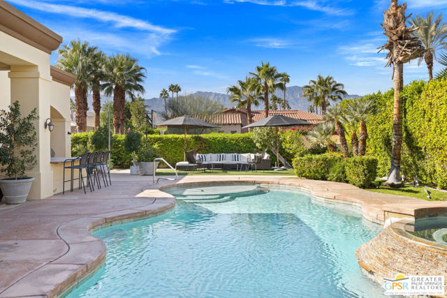 16 Villaggio Place, Rancho Mirage CA: https://media.crmls.org/mediaz/cc64f81d-e640-42f9-bd6d-27ddcb2a44fa.jpg