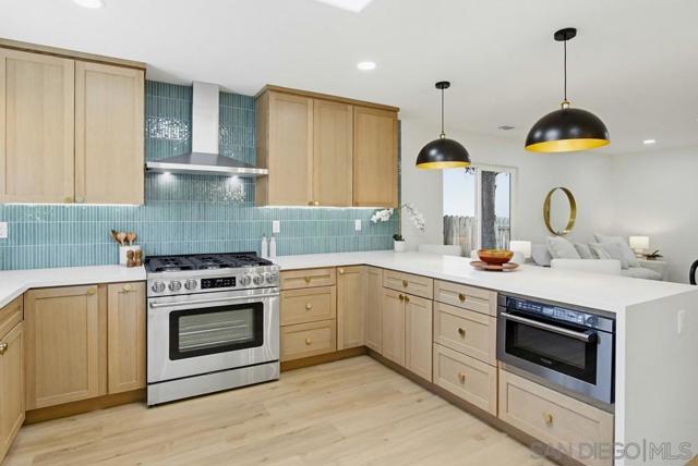 9555 Via Pereza, San Diego CA: https://media.crmls.org/mediaz/cc655995-9657-41f5-b710-80503cb8efa1.jpg