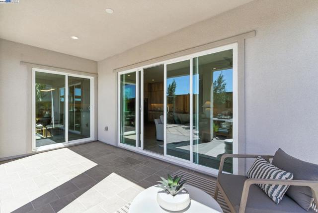 1685 Arione Street, Brentwood CA: https://media.crmls.org/mediaz/cc6592af-03ae-4704-b6c6-57918afd13f0.jpg