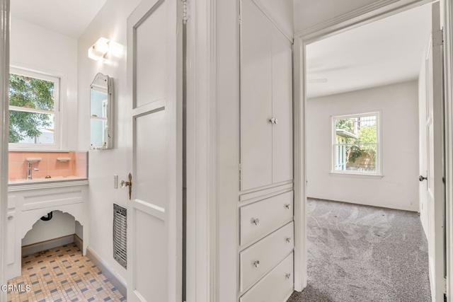 4419 4419 1/2 Corliss Street, Los Angeles CA: https://media.crmls.org/mediaz/cc659c64-4621-4424-b188-26f4908432d7.jpg