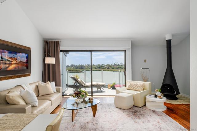 2399 Jefferson St, Carlsbad CA: https://media.crmls.org/mediaz/cc663e5c-6e33-46fb-a1e9-5837e5567e83.jpg