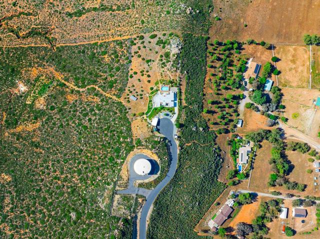 403 Black Canyon Place, Ramona CA: https://media.crmls.org/mediaz/cc66a9fe-4f78-4090-bcda-b1a70d27a20f.jpg