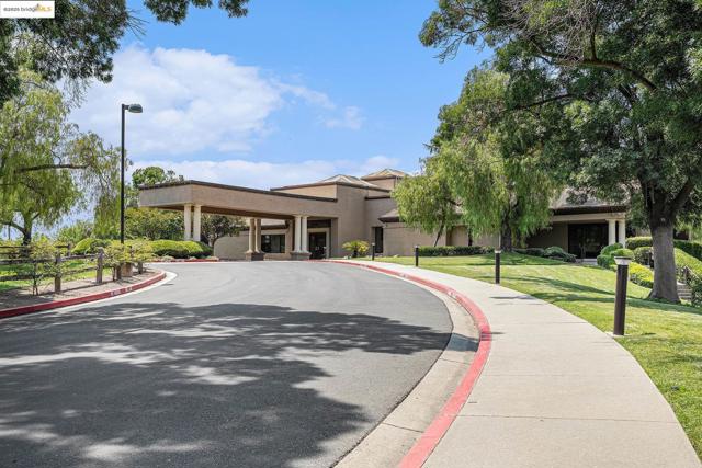2167 Saint Andrews Ct, Discovery Bay CA: https://media.crmls.org/mediaz/cc66b1bb-55c2-45c8-af42-48ffd63488b5.jpg
