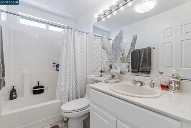 5103 Pioneer Way, Antioch CA: https://media.crmls.org/mediaz/cc6797cb-aa71-46d2-ae5e-0576f03c3566.jpg
